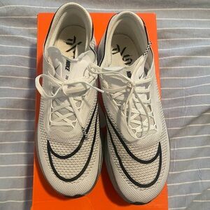 Nike Women’s ZoomX Streakfly 'White Metallic Silver' Running Shoes